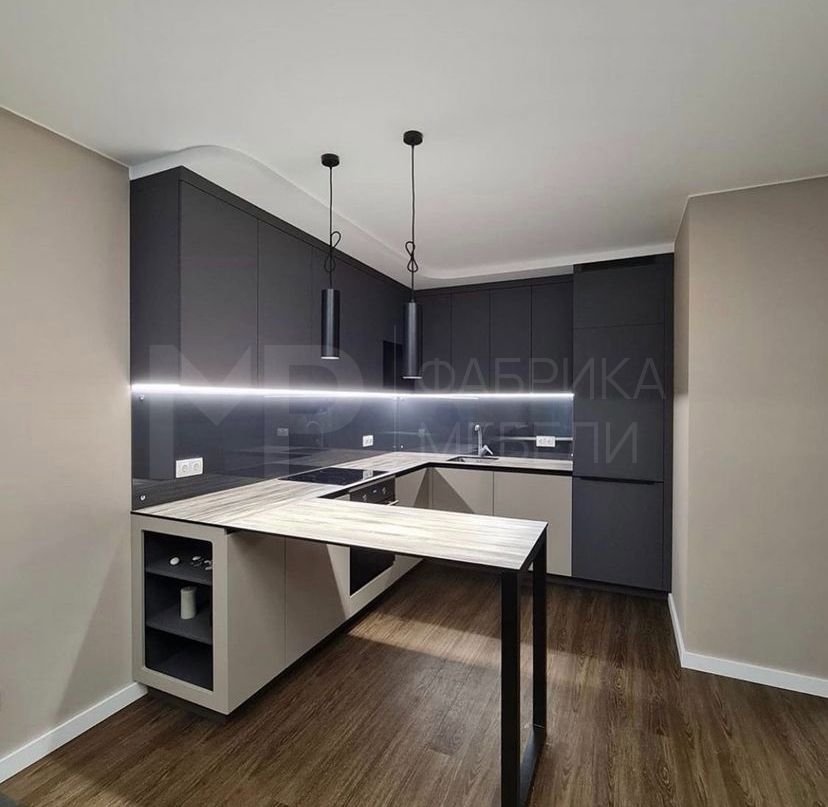 угловая кухня с барной стойкой