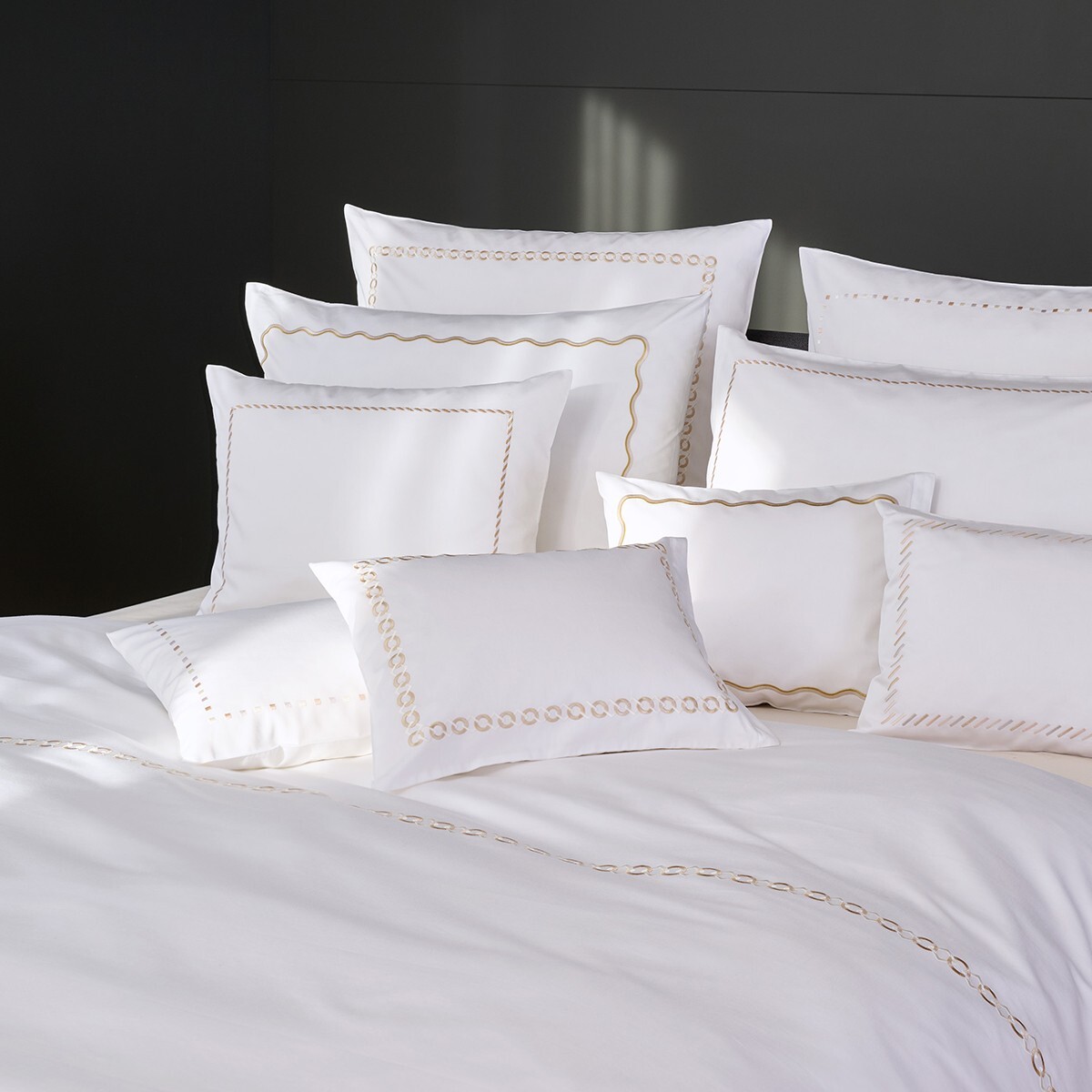 Постельное белье с вышивкой Luxury Nights Christian Fischbacher https://elanna.shop/