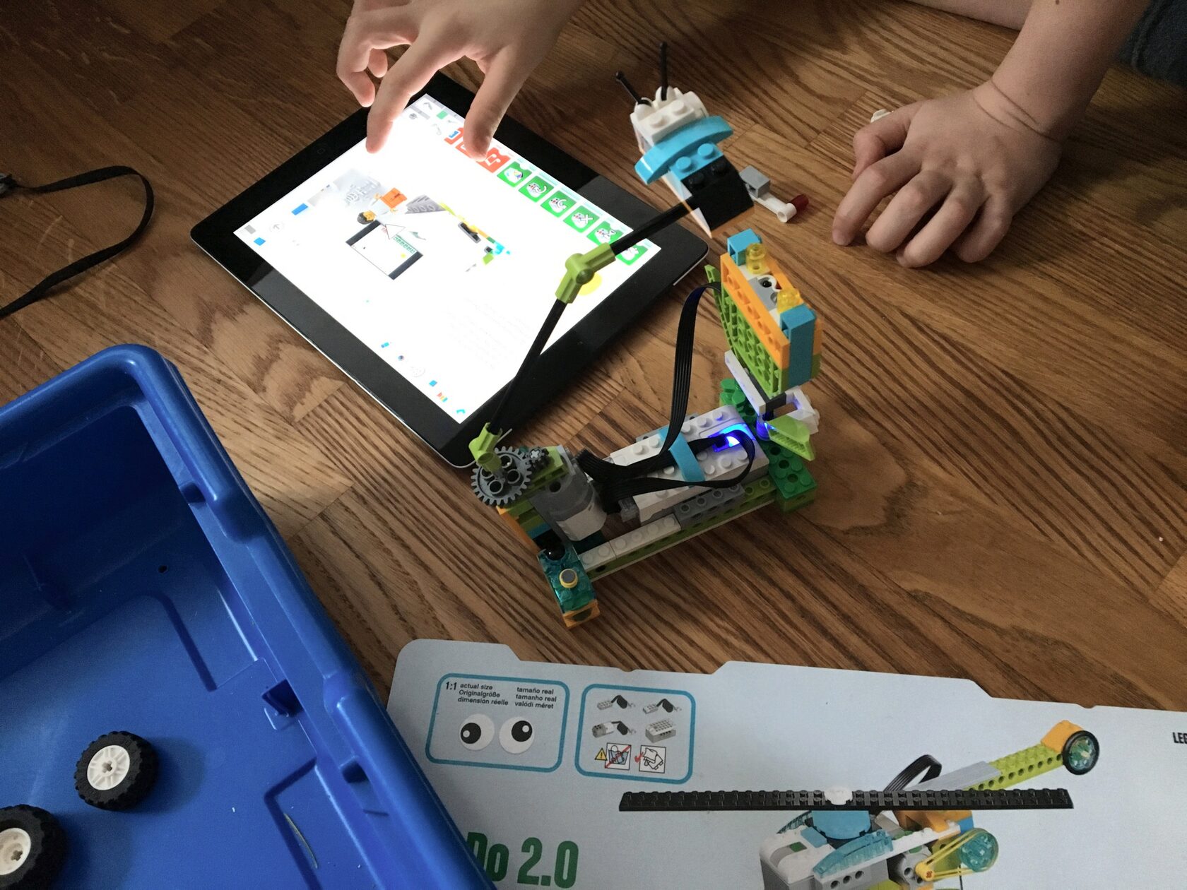 Конструктор LEGO WeDo 2.0: особенности, комплектация, как работать - ГК  