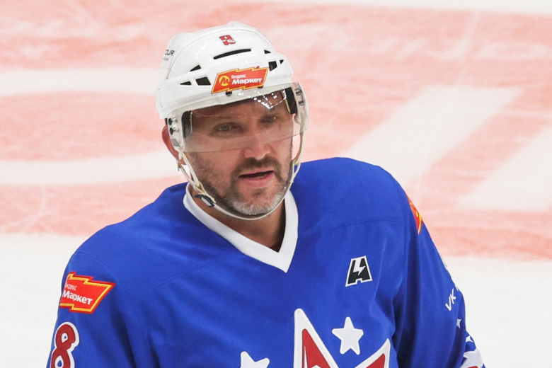 Овечкин празднует победный гол