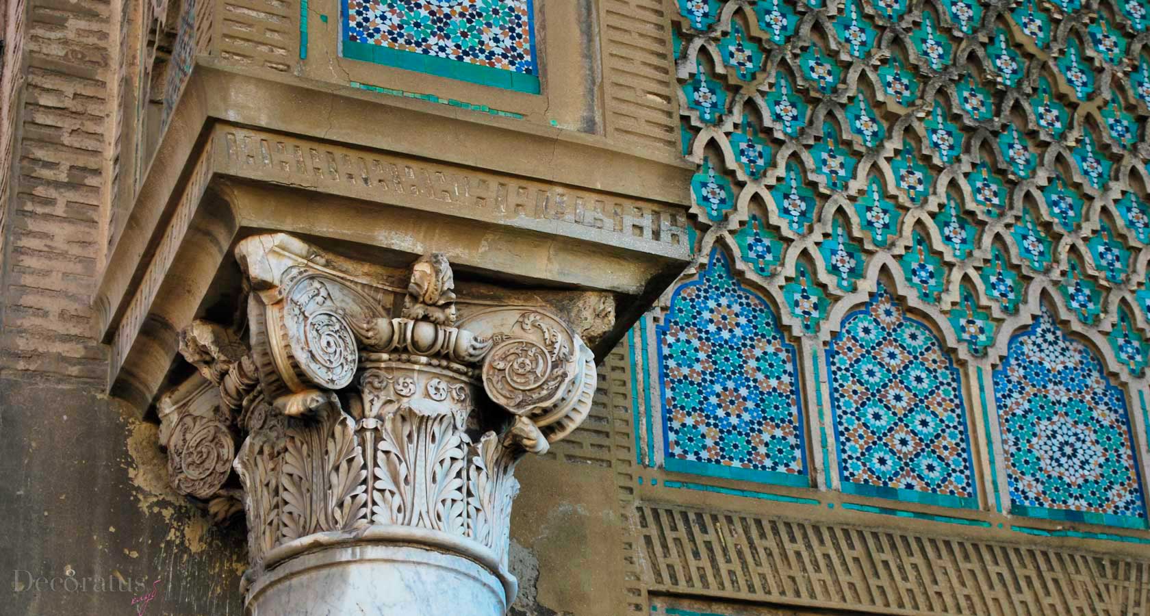 Ворота Баб Эль Мансур в городе Мекнес Марокко