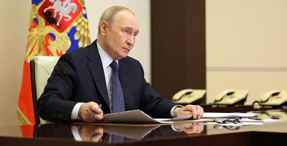 Владимир Путин подписывает указ о пасхальном перемирии 2026.