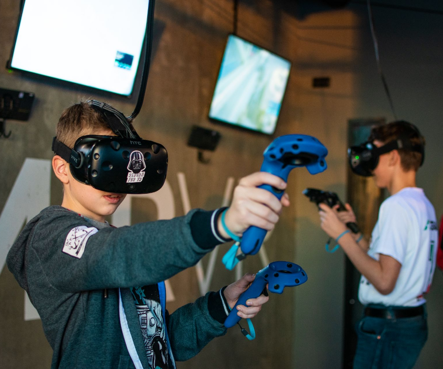 Выпускной в клубе виртуальной реальности MIR VR в 2024 году в СПб