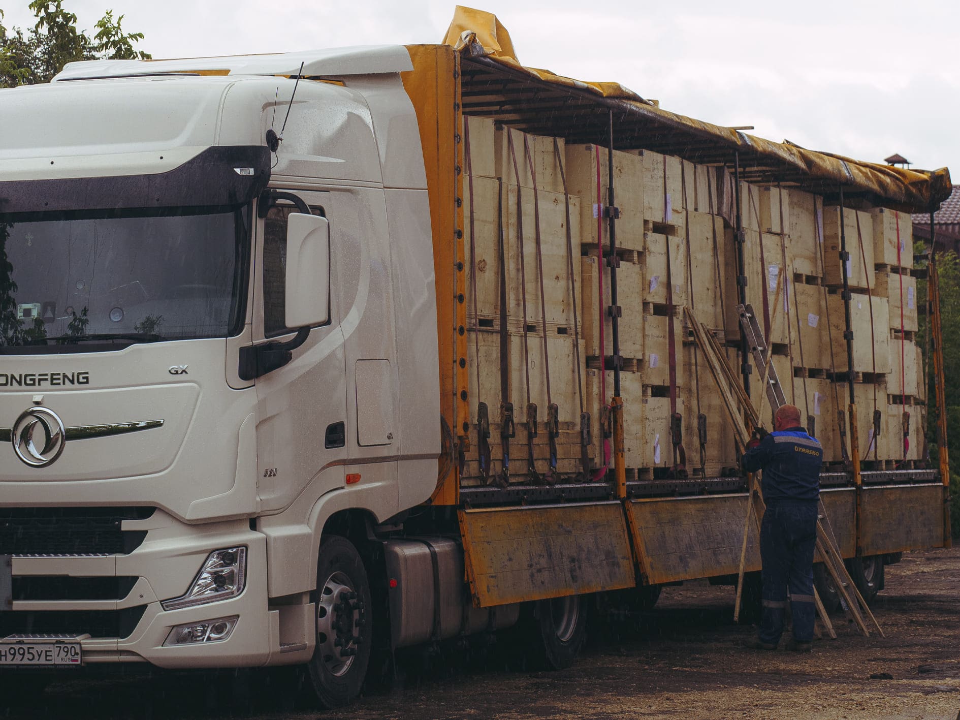 Прибыла фура со станками