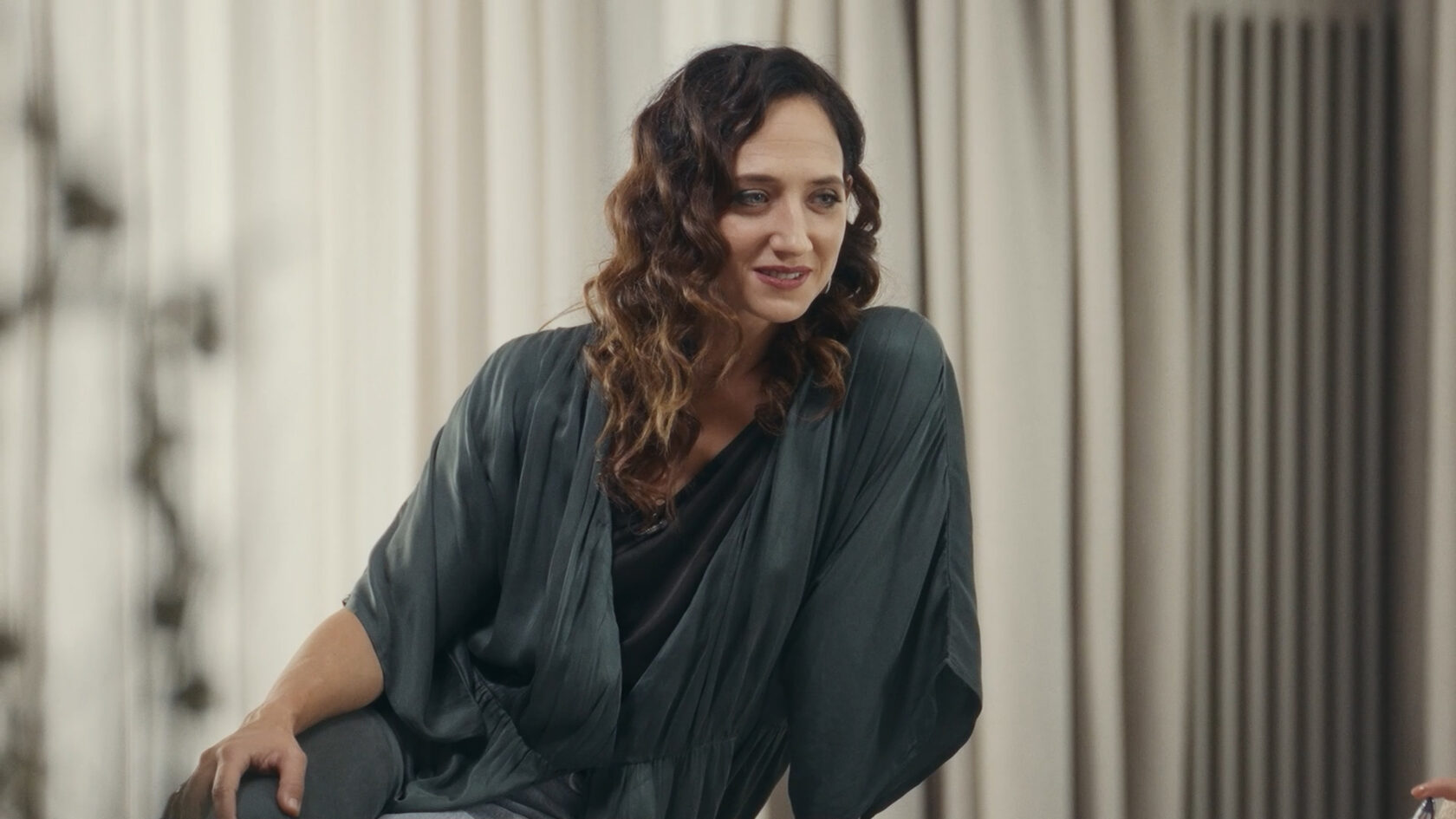 жить жизнь сериал кадры постер. картинка последний 2023. выживалити шоу реалити 2023. Reality 2023 смотреть онлайн. реалити фильм 2023.