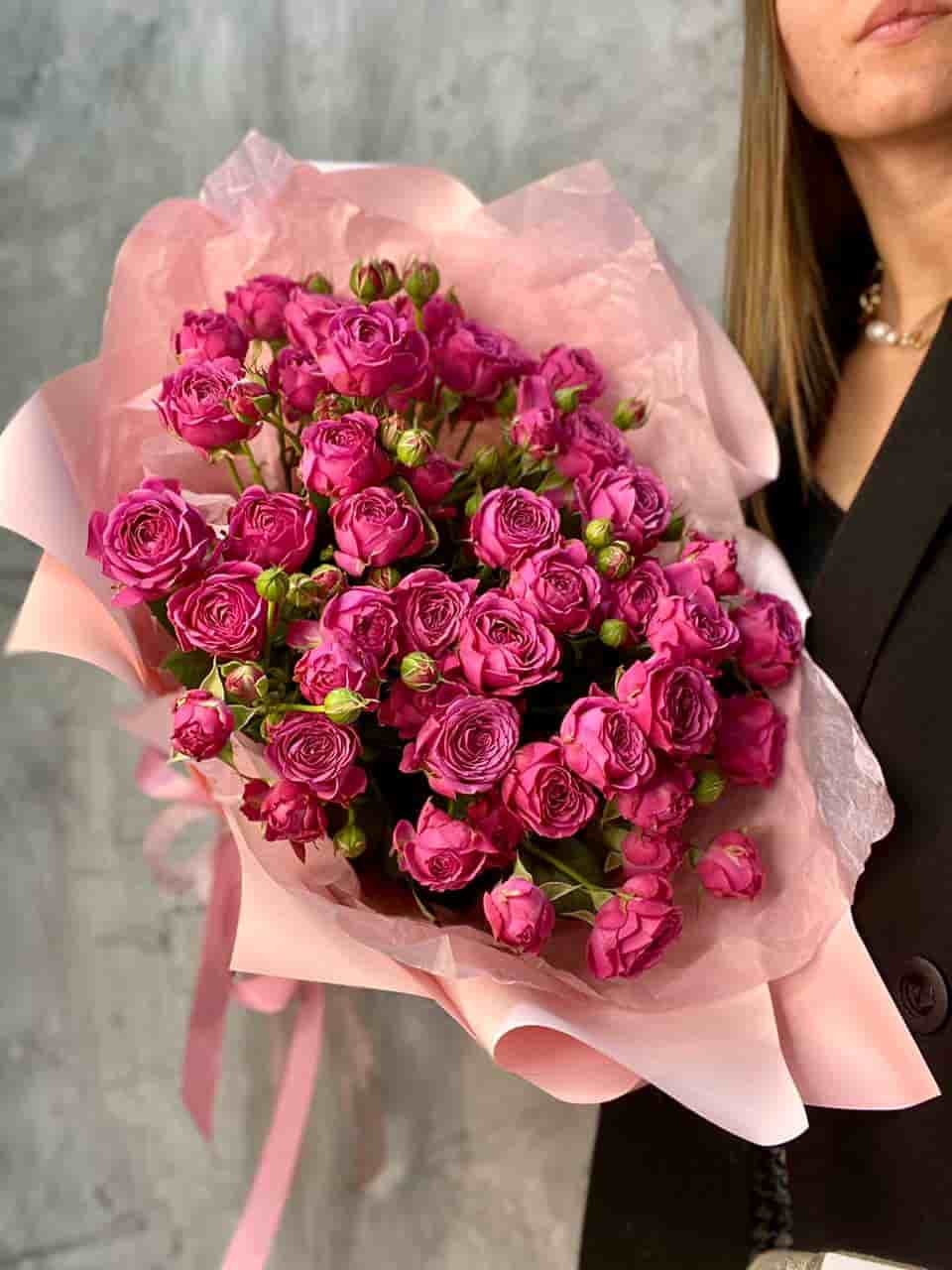 Купить розы в севастополе. Пионовидные кустовые розы Кэйти. 11 Кустовых пионовидных роз. Пионовидные розы Джоли.