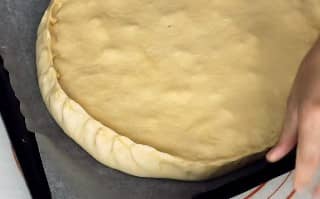 Приготовление закрытого пирога с грибами и картошкой в духовке: шаг 13