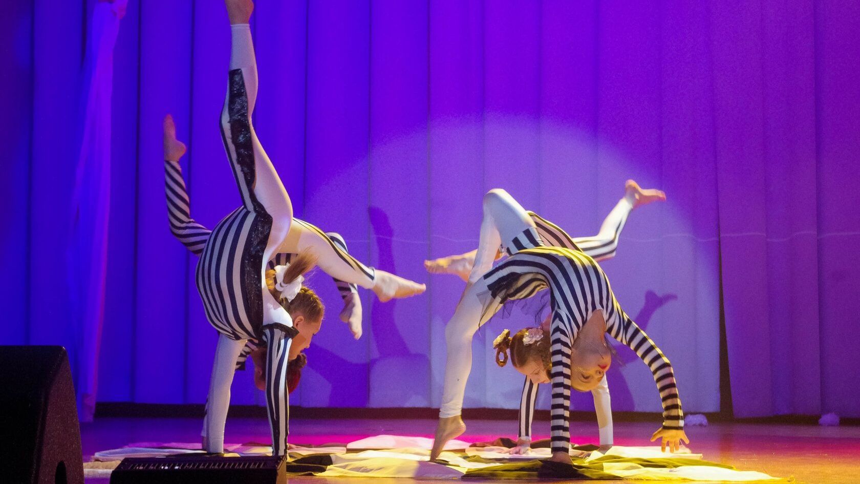 фото нанесения макияжа на лицо девушки 