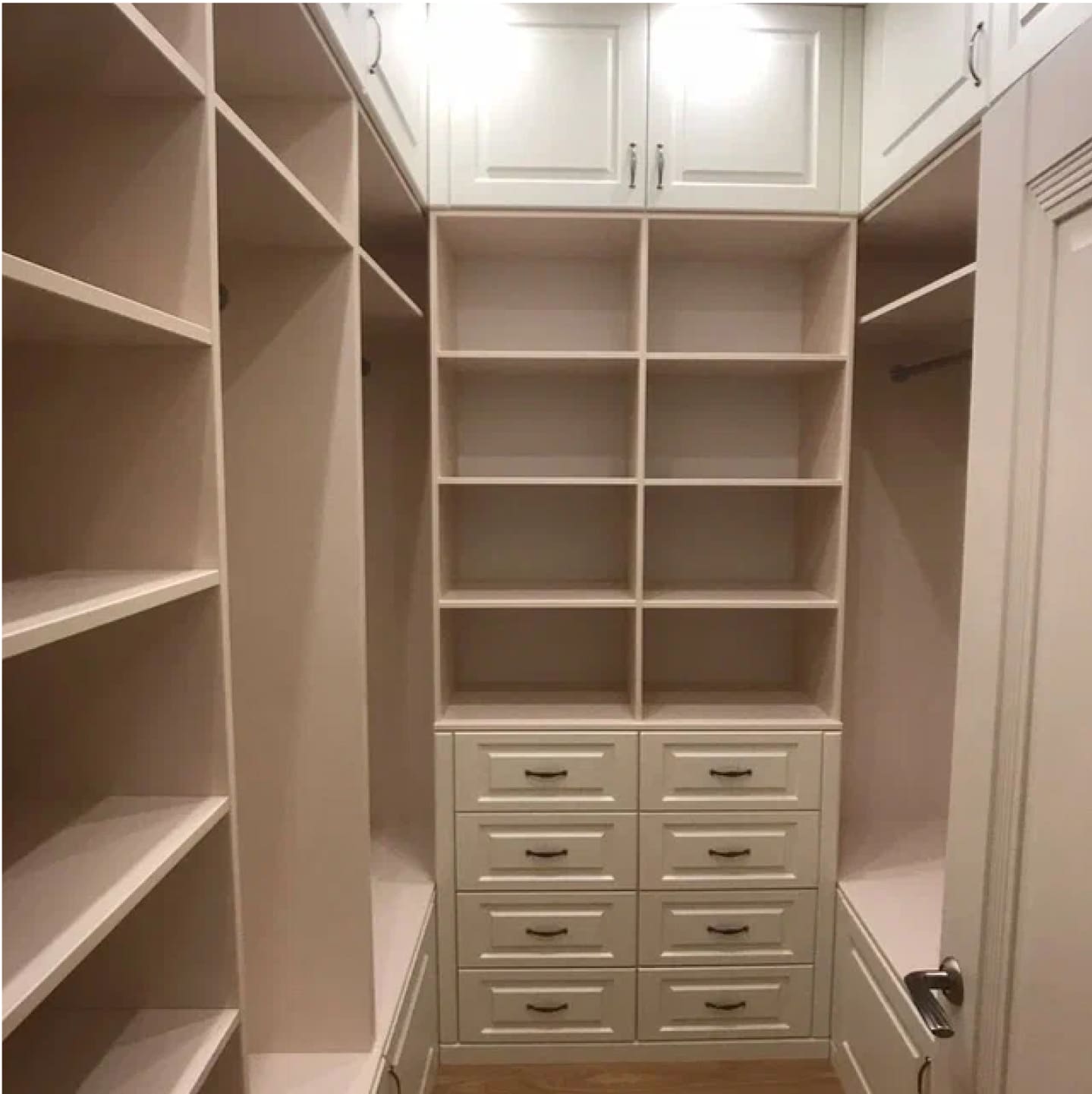 Решения для гардеробных любых планировок, функциональные и вместительные, решения для хранения