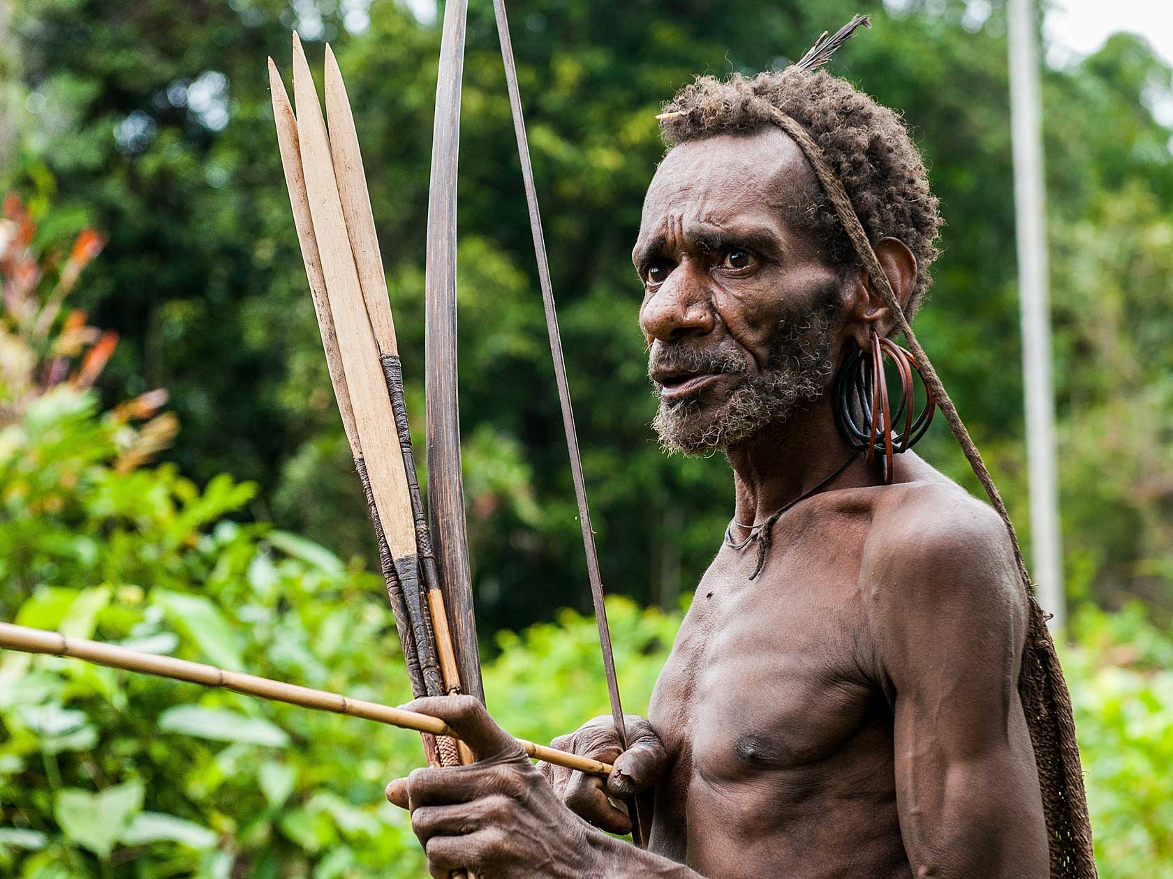 Народы новой гвинеи. Новая Гвинея. Племя КОРОВАИ. Папуасы новой Гвинеи. Племя КОРОВАИ Папуа новая Гвинея. Племя папуасов новая Гвинея.