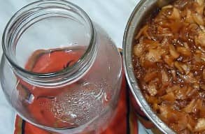 Приготовление янтарного яблочного варенья дольками на зиму: шаг 8