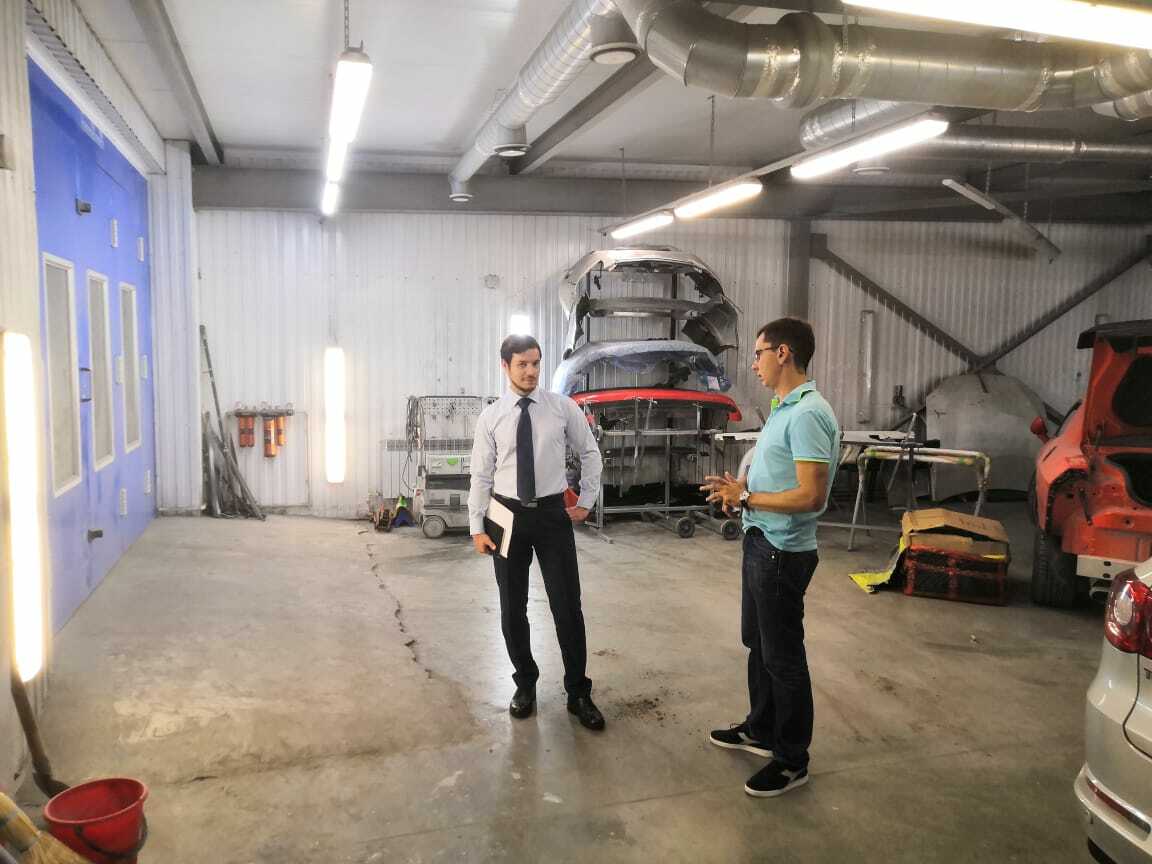 требуется управляющий. управляющий автосервисом. мастер автосервиса. корпоративный автомобиль. ниссан патфайндер r52 ближний свет.