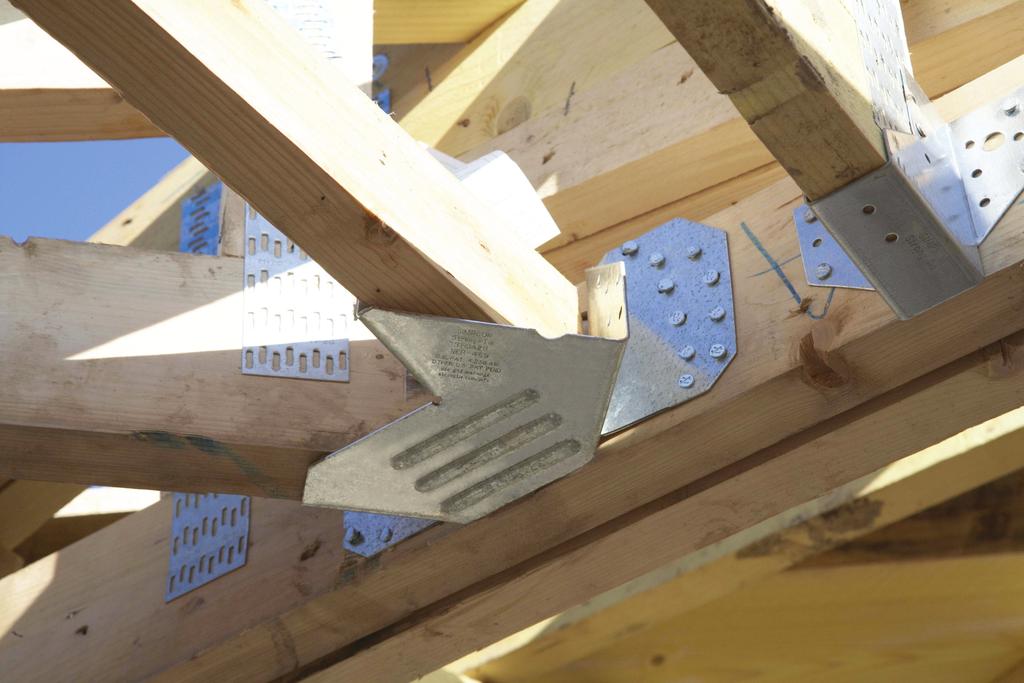 Перфорированный крепеж для деревянных конструкций. Крепление балок гвоздями сбоку. 5мм, зубр. Зубр уголок крепежный усиленный уку-2. Анкер для бруса 150х150.