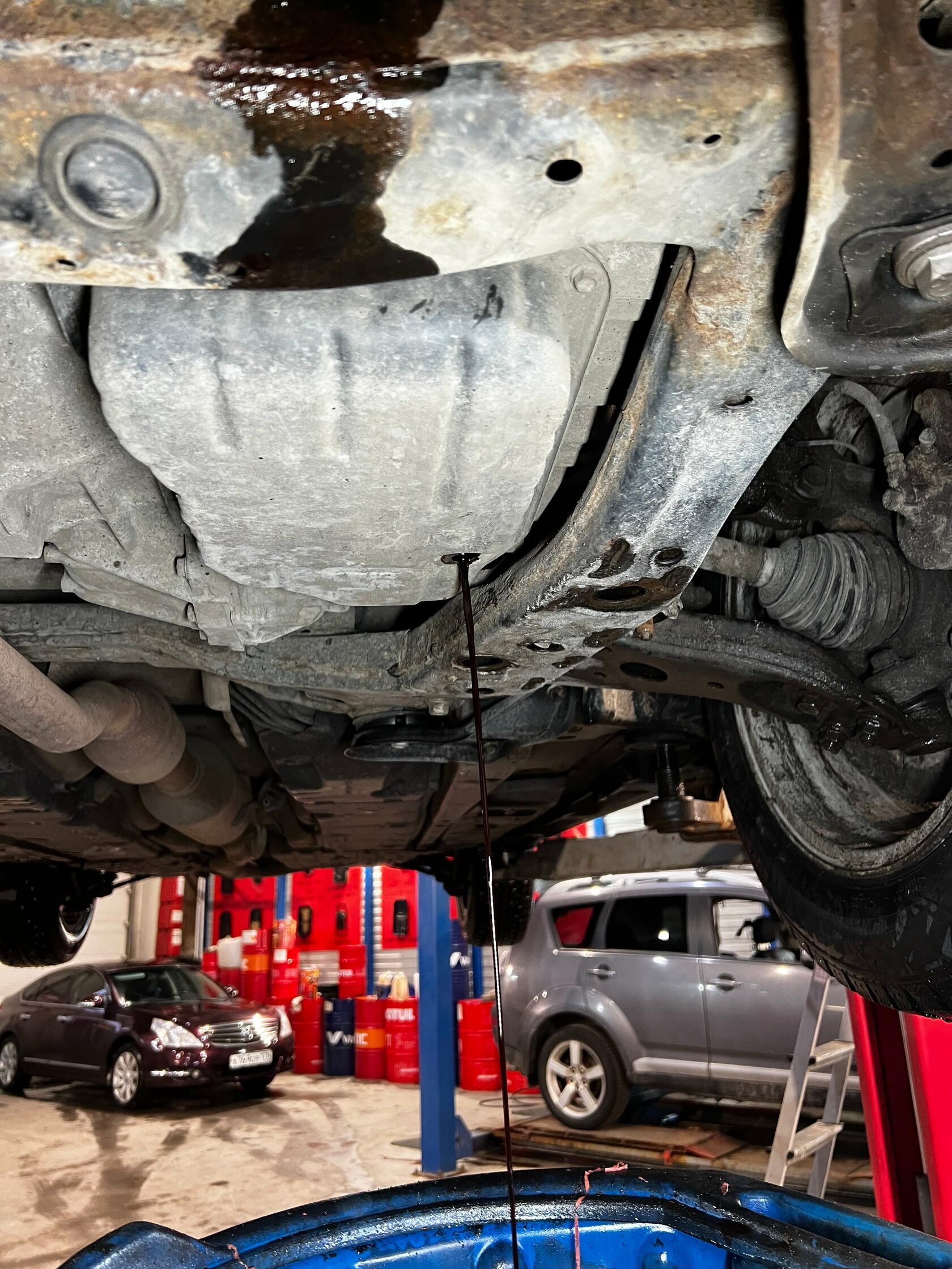 Слив масла из АКПП через контрольную пробку