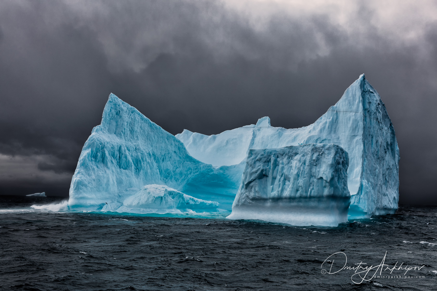 NEW 2023 Antarctica - Small group, luxury fly-sail photography