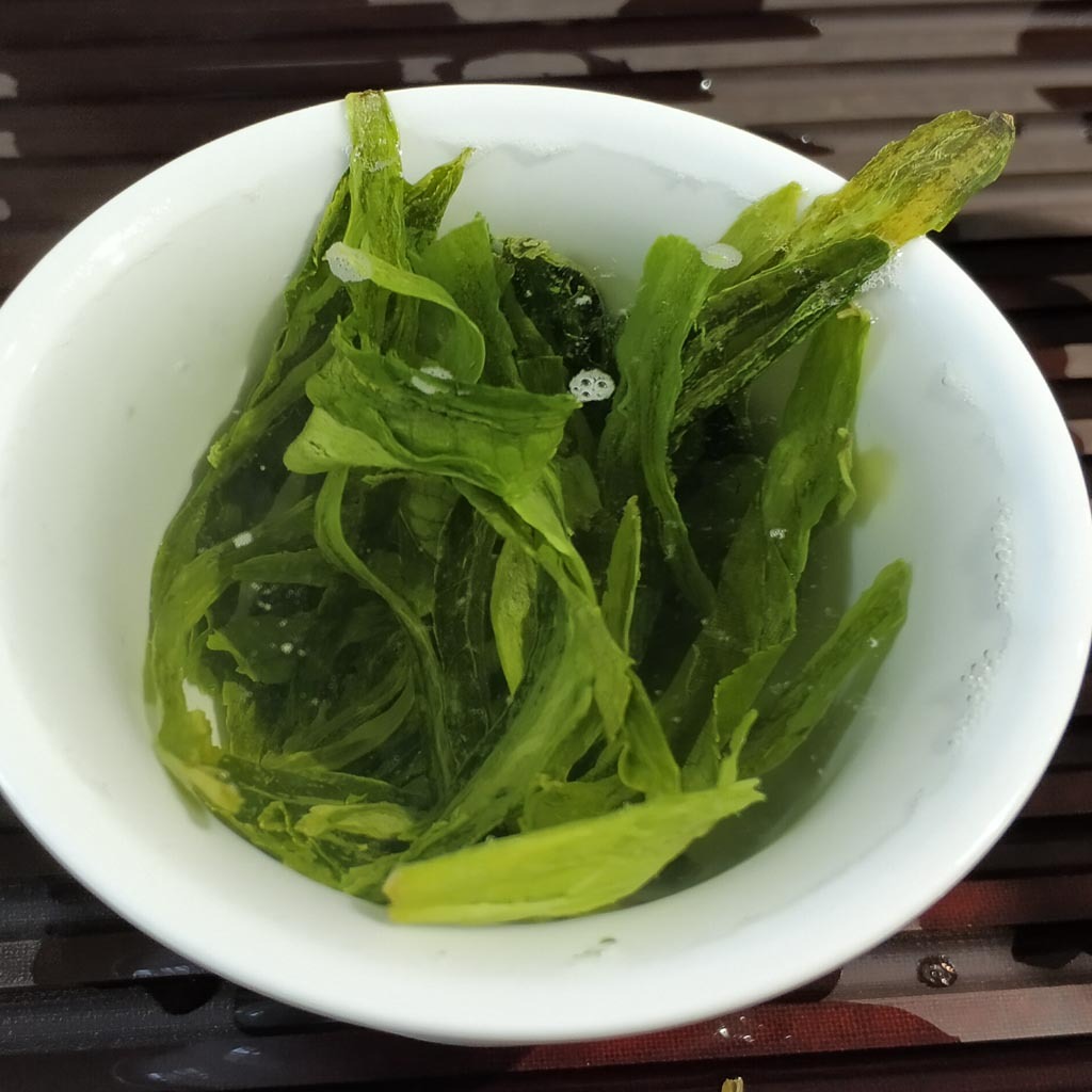 Extraordinary long leaves of Monkey King From Taiping tea