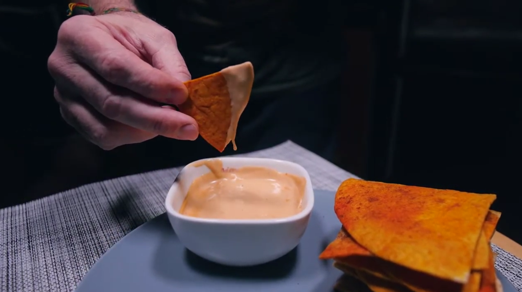 Домашние начос с сыром Стилтонъ