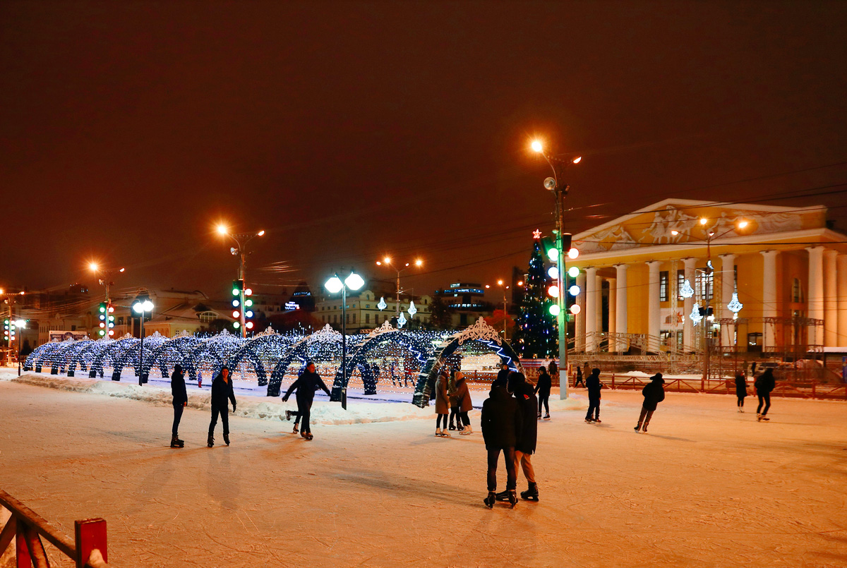 Каток на красной площади Чебоксары. Каток города Чебоксары красная площадь. Каток на заливе Чебоксары. Каток новый город Чебоксары.