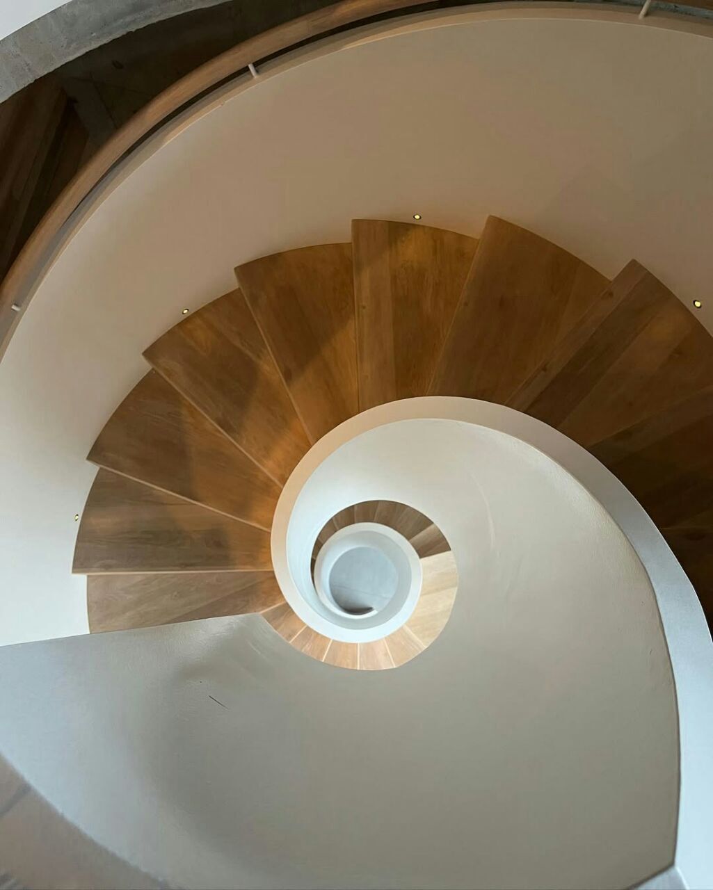 Винтовые лестницы закрытого типа