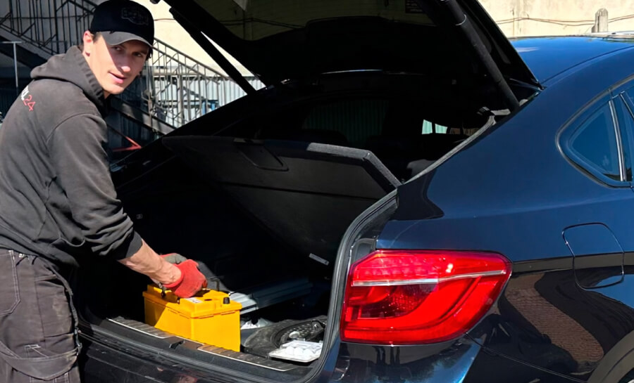 Выездная замена аккумулятора автомобиля Москва