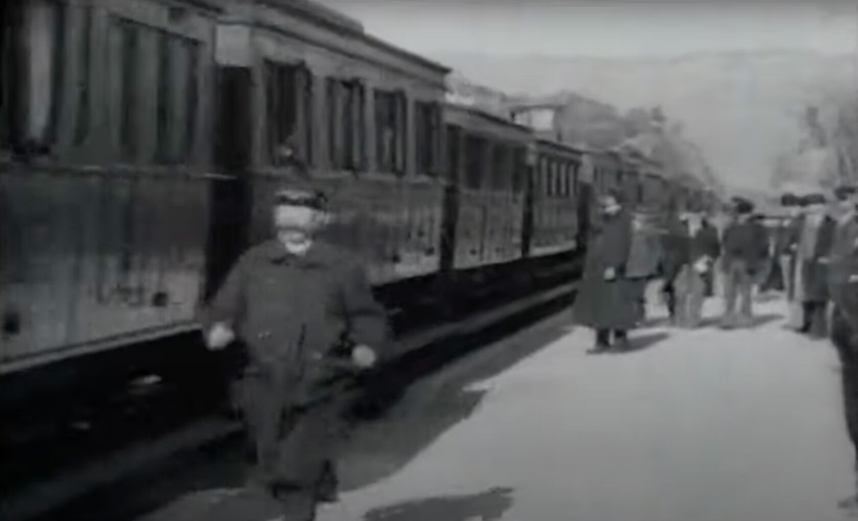 Прибытие поезда Братья Люмьер