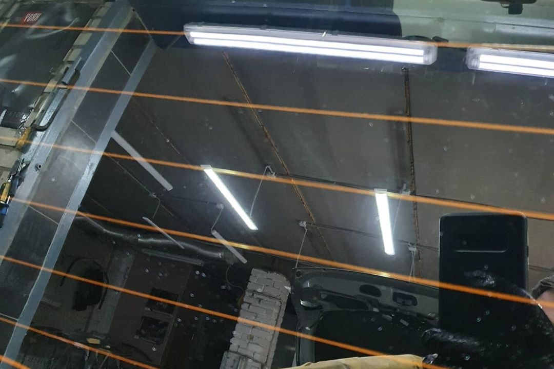 граффити на стекле после полировки Glass Gloss