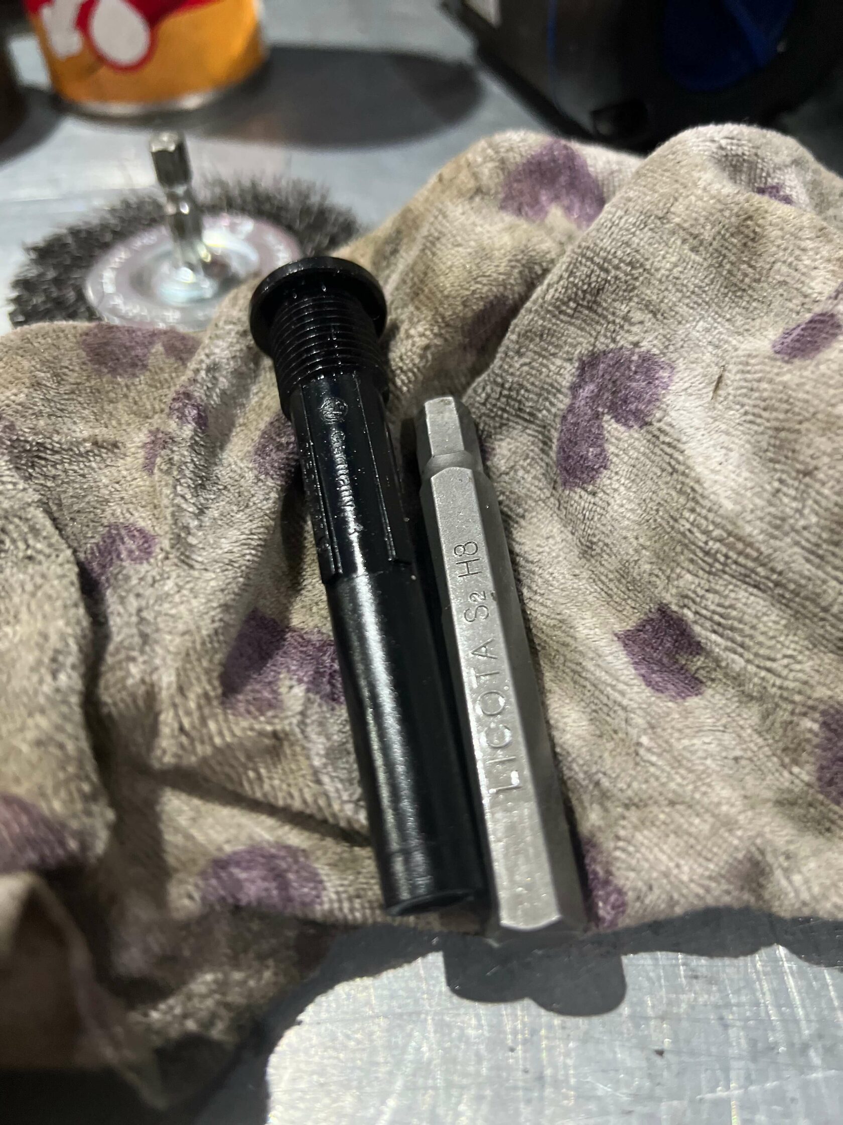 Сливная пробка и контрольный стакан DSG