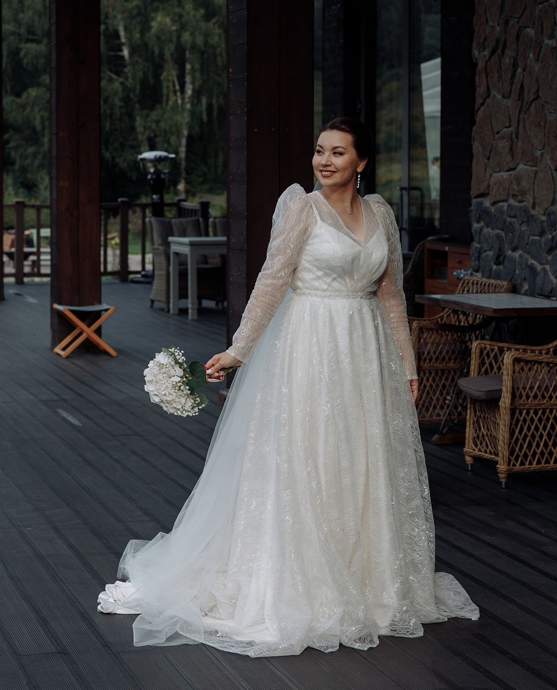 Сшить свадебное платье на заказ в СПб – качественно и недорого