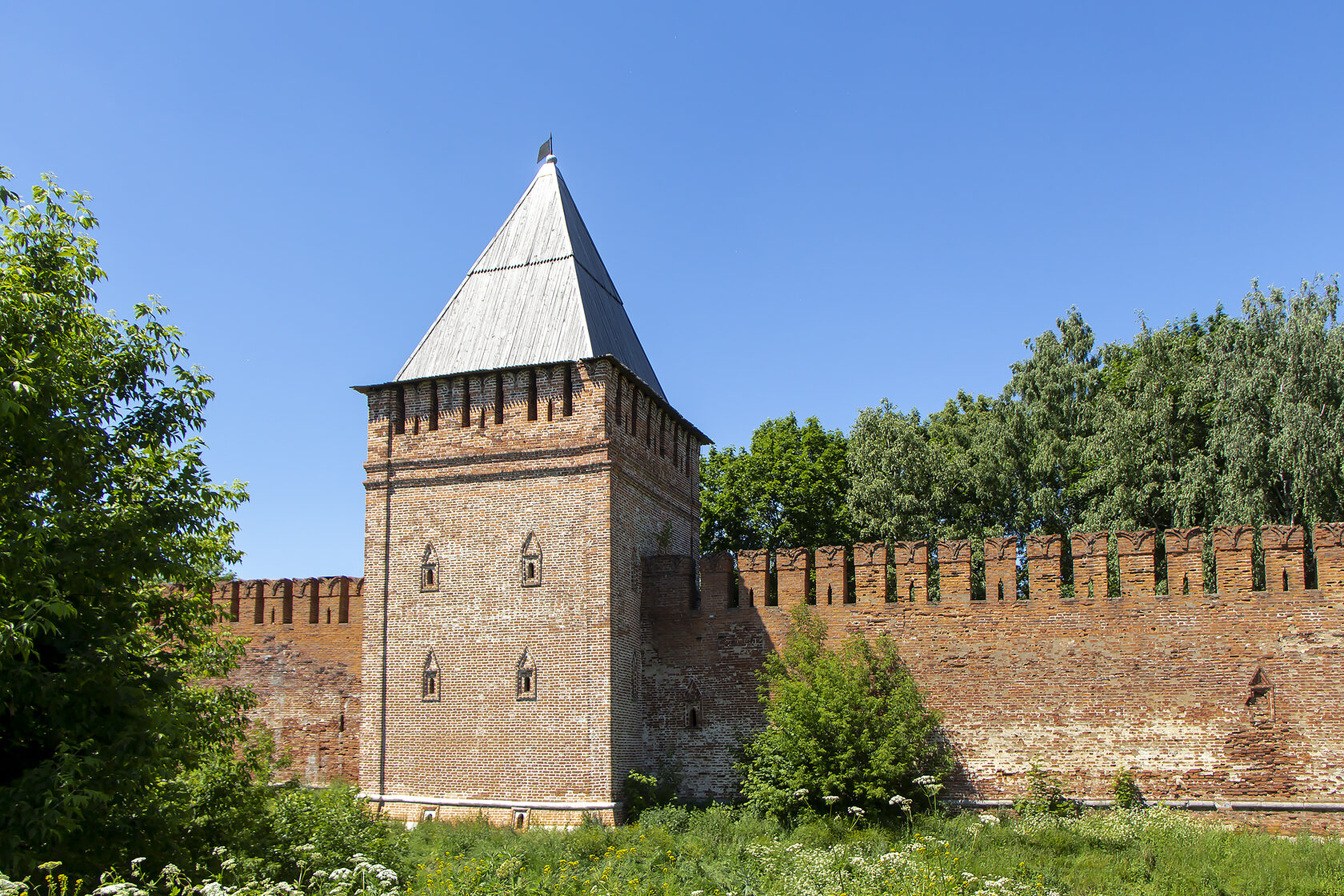 башни смоленской крепостной стены