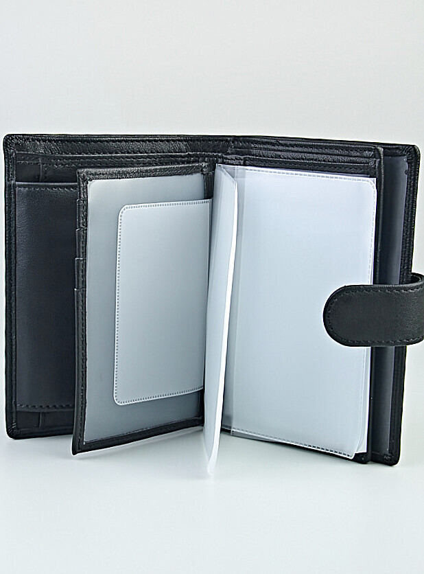 Портмоне мужское + обложка для документов. Многофункциональная обложка с кошельком выполнена из натуральной кожи, закрывается на кнопку.