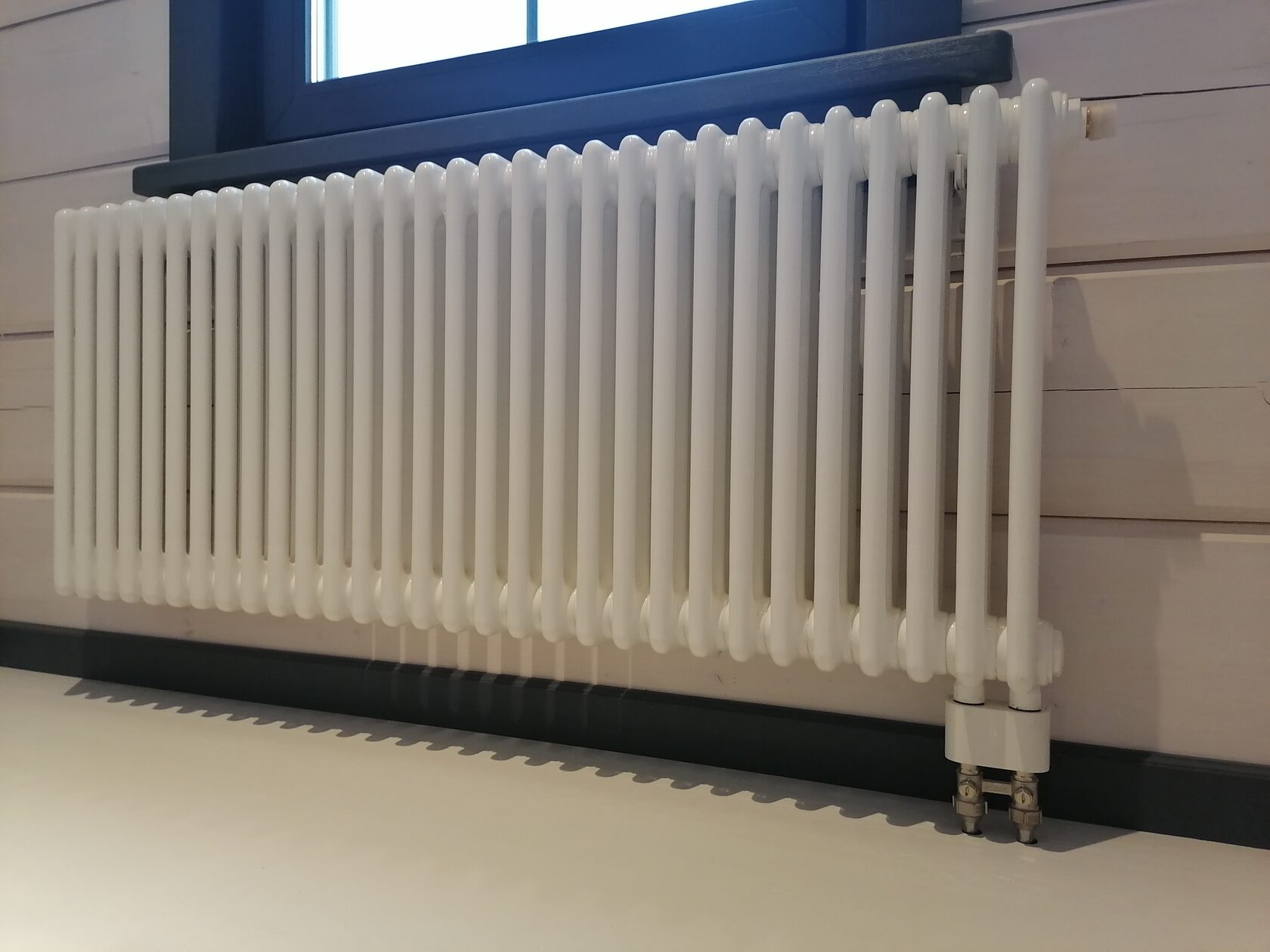 Навешивания радиатора, установка запорной арматуры, подводка трубопровода, подключение к системе отопления