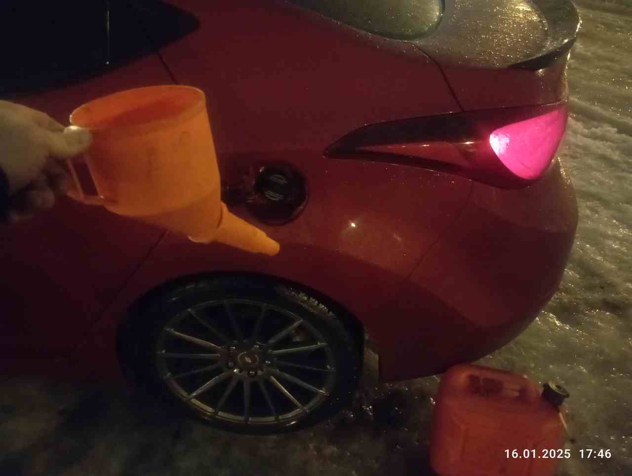 Доставка бензина к автомобилю Hyundai Elantra на Суздальском проспекте в Выборгском районе Санкт-Петербурга