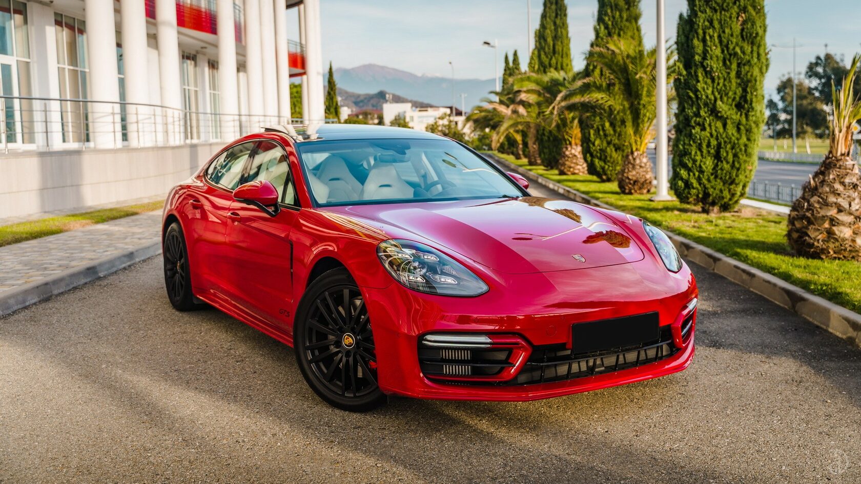 Porsche Panamera розовый