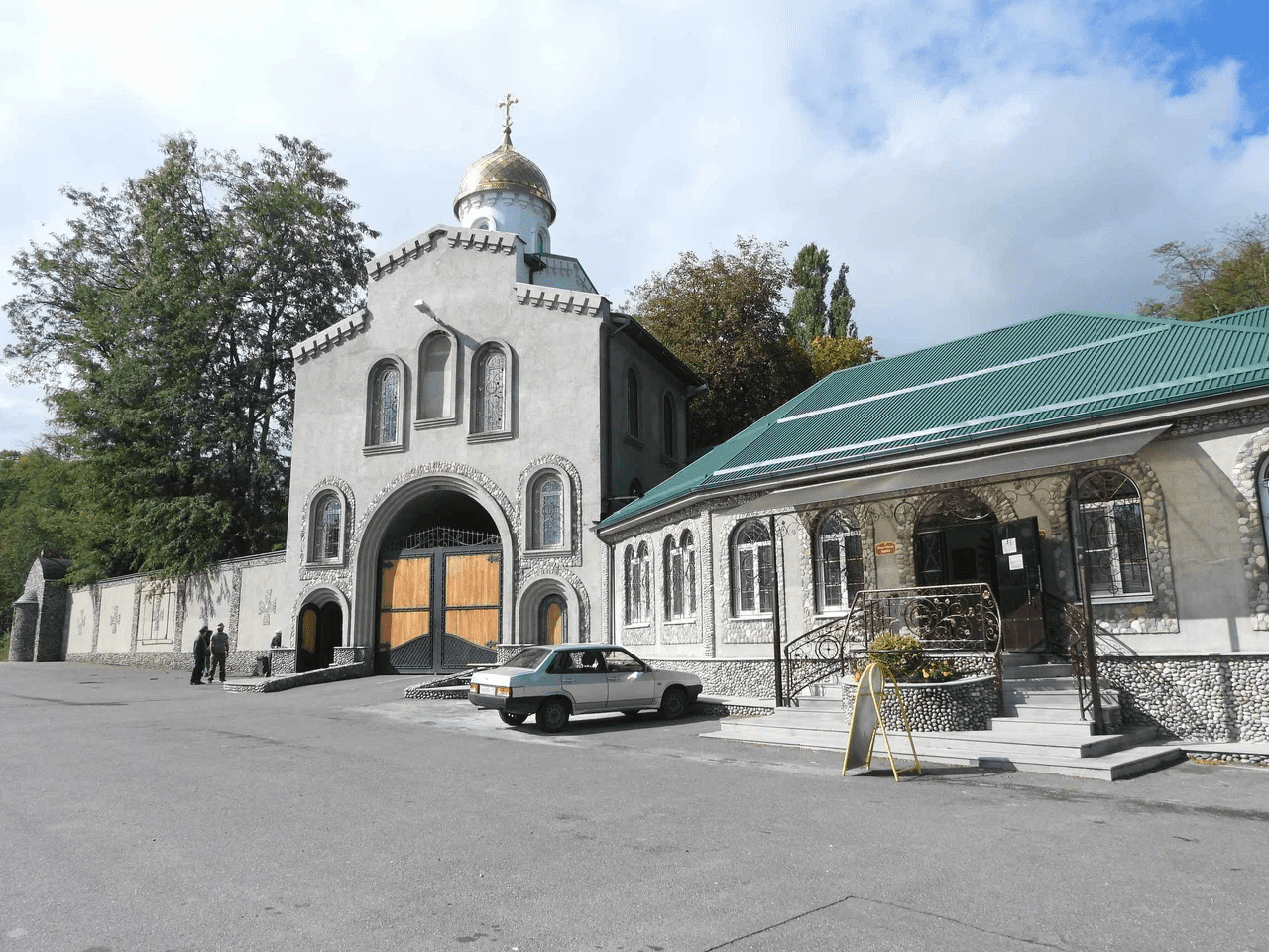 Аланский женский монастырь северная. Аланский Богоявленский монастырь. Аланский Богоявленский монастырь Северная Осетия. Женский монастырь Северная Осетия Алания. Аланский женский монастырь в Алагире.