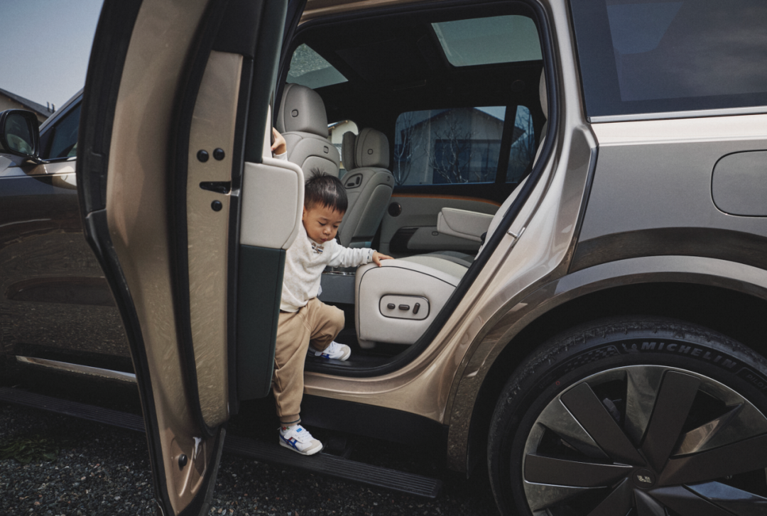 Функция удобной посадки Li Auto Livis 