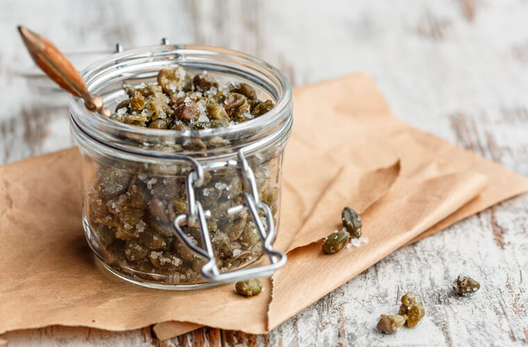 Каперсы: что это такое, с чем их едят, вкус, рецепты, польза