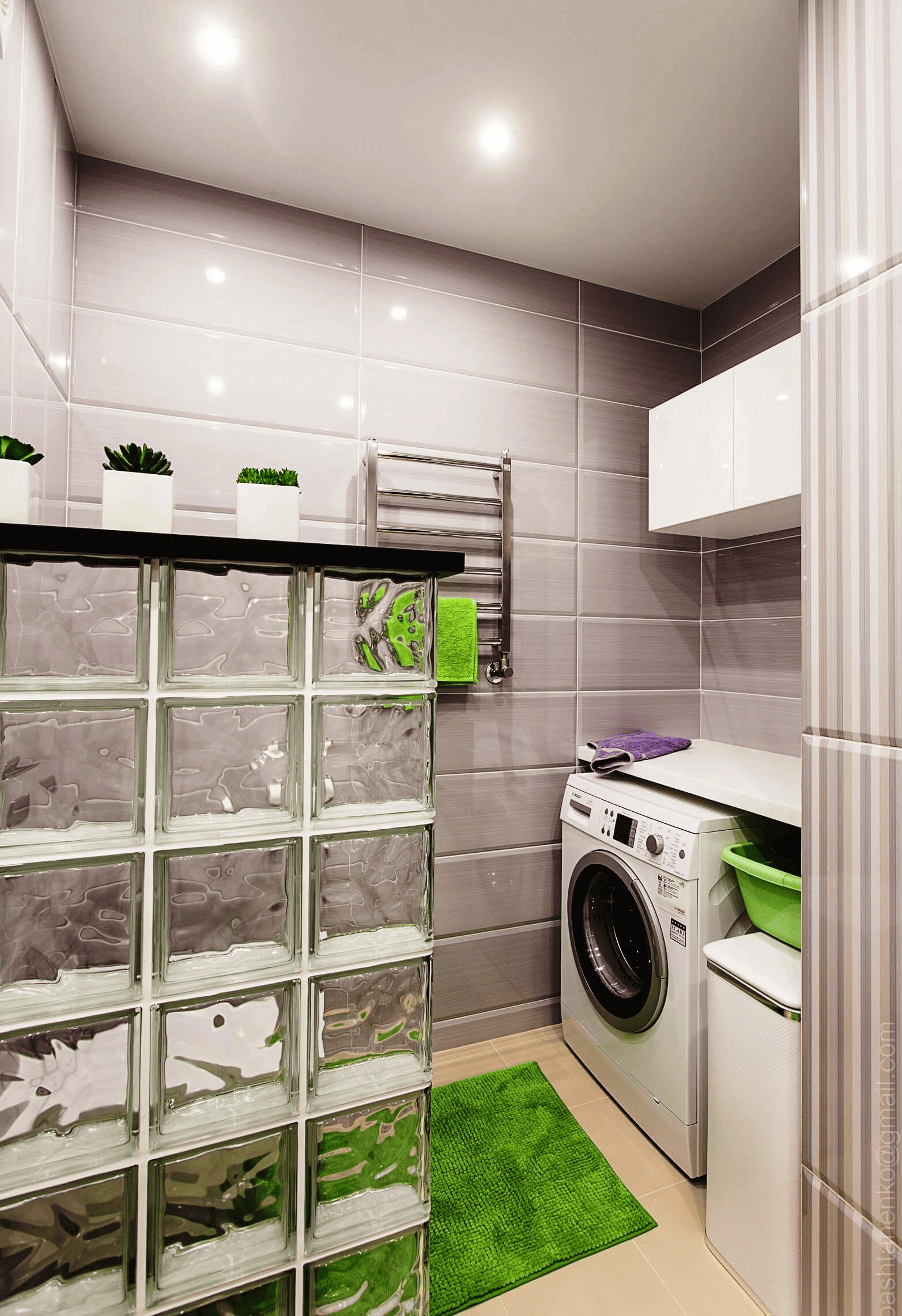 Бутово - Дизайн интерьера ванная комната, стиральная машина, шакафчики, полотенце сушитель