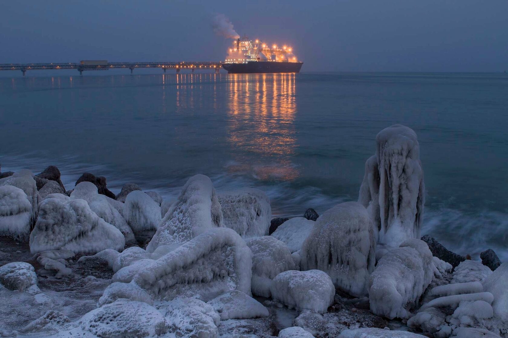 Южно Сахалинск Охотское море зима