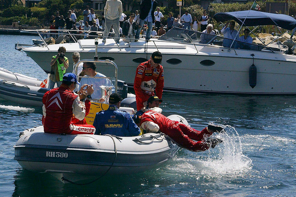 Победители и призеры ралли Сардиния 2005 после финиша: Себастьен Лёб и Даниэль Элена (Citroën), Петтер Сольберг и Фил Миллз (Subaru), Маркус Гронхольм и Тимо Раутиайнен (Peugeot)