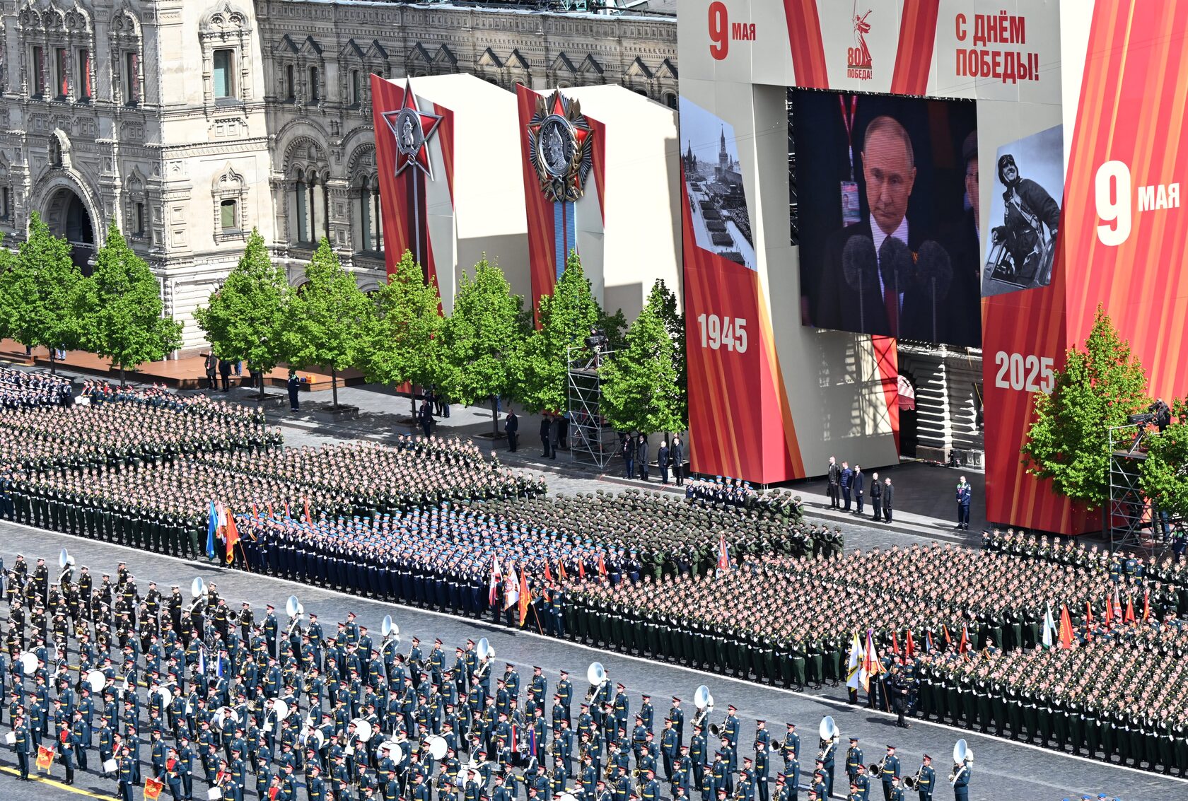 Военнослужащие парадных расчетов на Красной площади в Москве на военном параде, посвященном 80-летию Победы в Великой Отечественной войне.