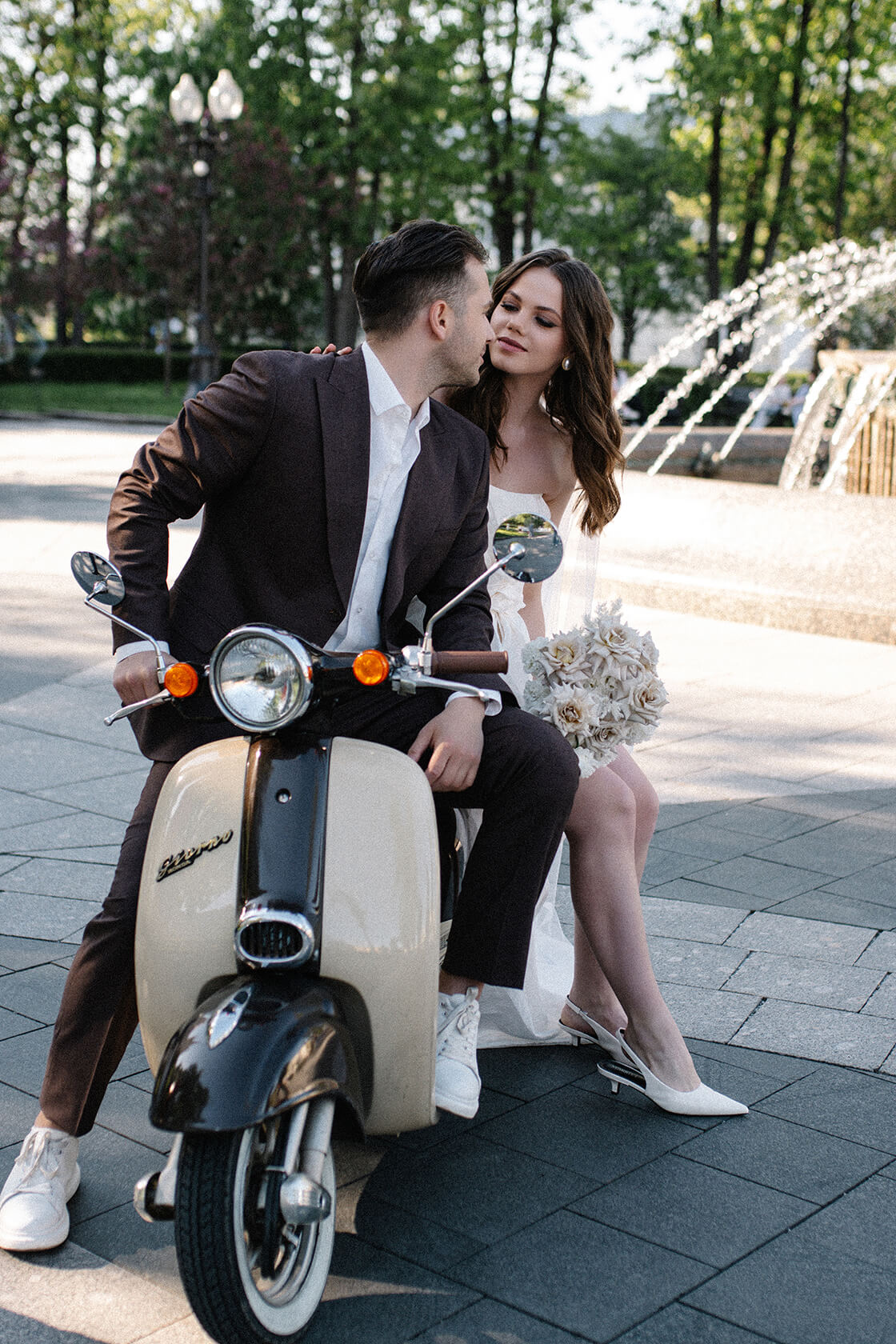 Жених в элегантном костюме ELEGANCE