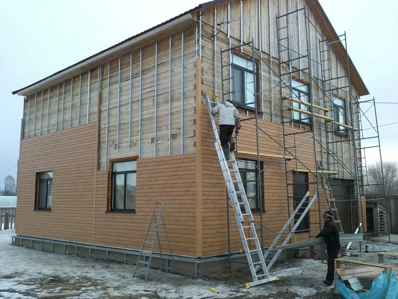 ДСК45 - строительство домов в Кургане. Обшивка дома сайдингом. 