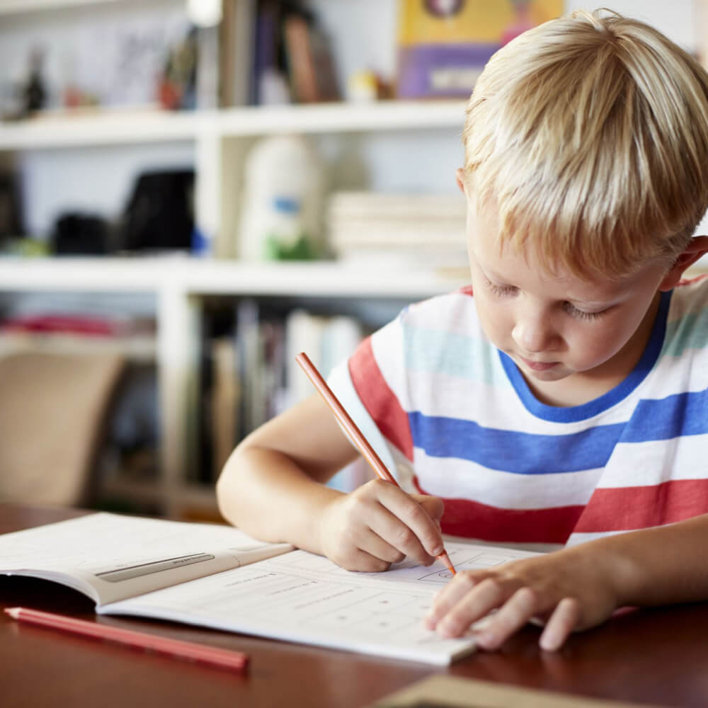 фото пишущего ребенка