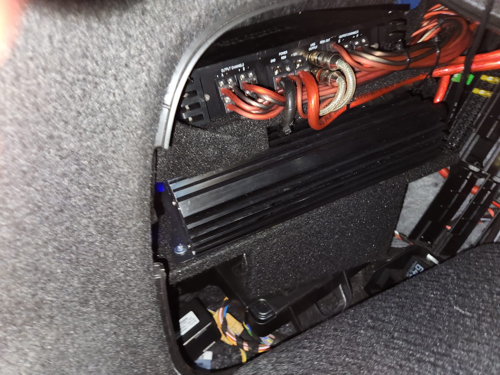 установка автозвука ауди а4 b9