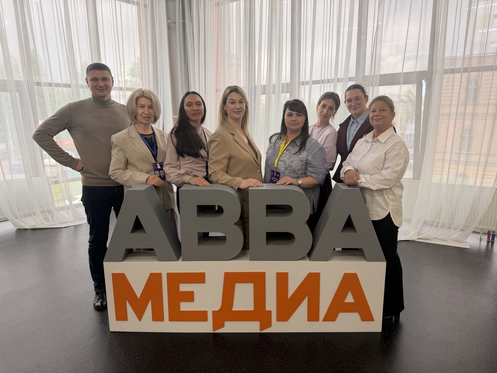 Команда АВВА Медиа у фирменного стенда на форуме