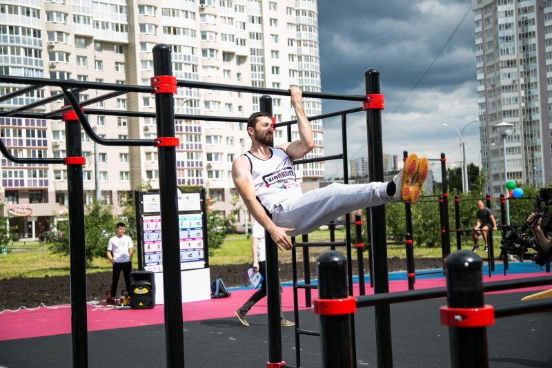 Тренировка воркаут площадка зимой