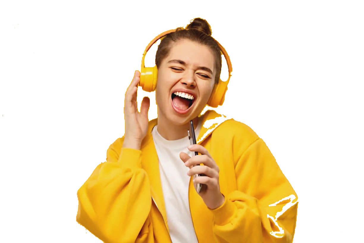 Поющая девушка в оранжевой кофте на главном экране сайта музыкальной мастерской "Голоса чистые и яркие"