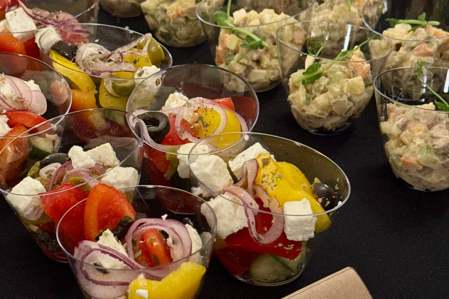 Закуски в зоне кофе-брейка на ТИЭФ