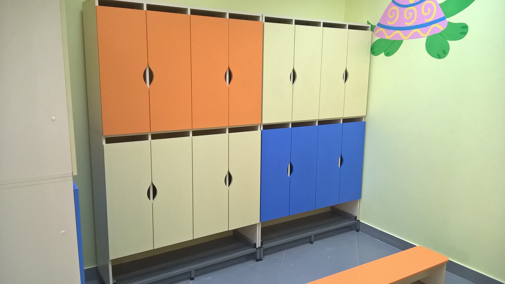Шкаф двухъярусный для детского сада