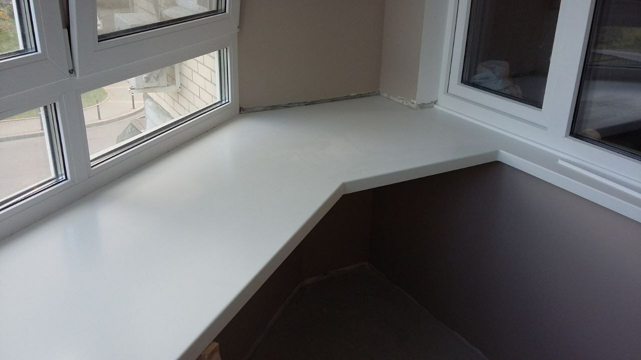 Белый подоконник для балкона из искусственного камня Staron Dazzling ...